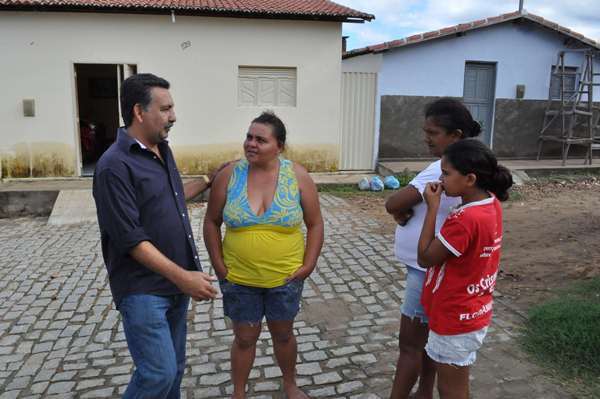 Quase todos os dias Januncio visita bairros e conversa com populares sobre as principais necessidades da cidade.