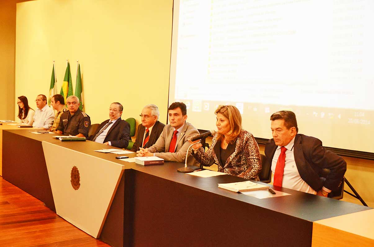 Reunião no TRE com policias militar e federal, o Ministério Público Eleitoral e juízes da propaganda durante a campanha. (Foto: José Aldenir).