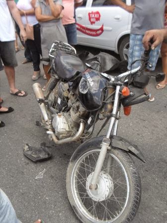 A moto ficou totalmente destruída.