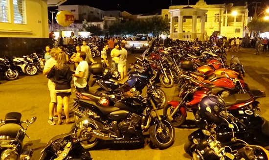 No período do evento a cidade fica tomada pelas motocicletas.