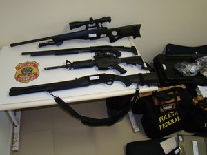 Armas apreendidas durante a operação Hecatombe (Foto: Divulgação/Polícia Federal)