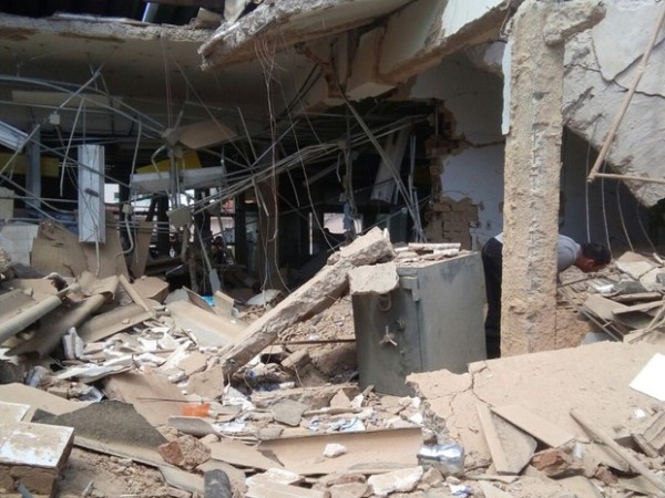Prédio onde funcionava a agência bancária, em Araruna, ficou completamente destruído (Foto: Silvia Torres/TV Cabo Branco)