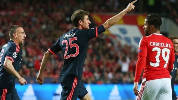 Muller comemora gol do Bayern (Foto: Divulgação)