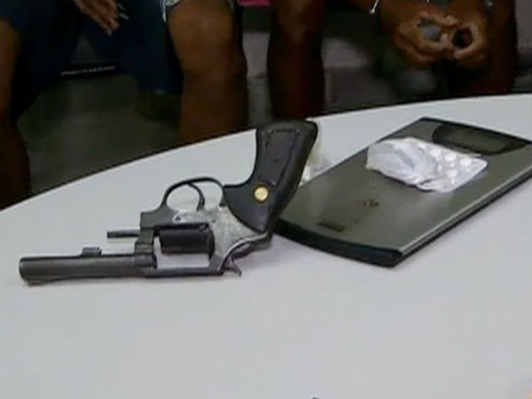 Um revólver foi apreendido pela Polícia Civil em Macaíba (Foto: Reprodução/Inter TV Cabugi)