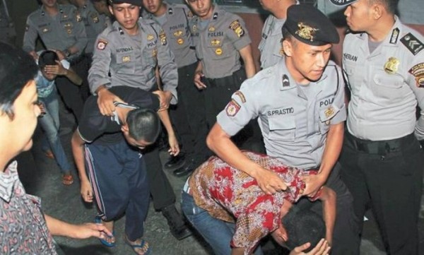 Adolescentes são presos por estupro de menor na Indonésia – AFP.