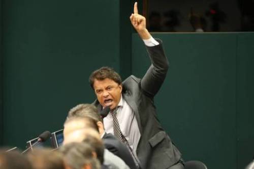 Wladimir Costa (foto) se exaltou com deputado petista que o chamou de “picareta”. Foto: Alan Marques/Folhapress 