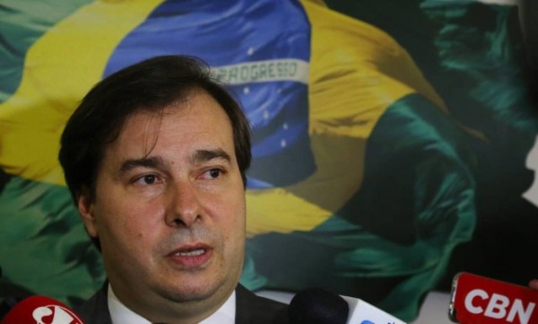 Eduardo Maia negou a hipótese de votar o processo contra Cunha em um fim de semana.
