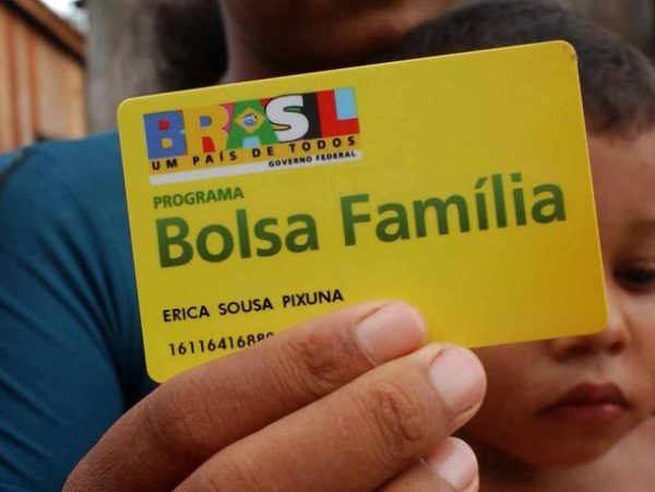 Bolsa Família beneficia milhares de lares pobres do Brasil.