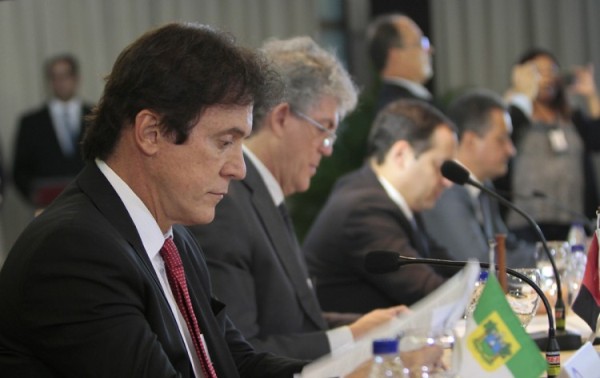 Robinson durante reunião com outros governadores em Brasília.