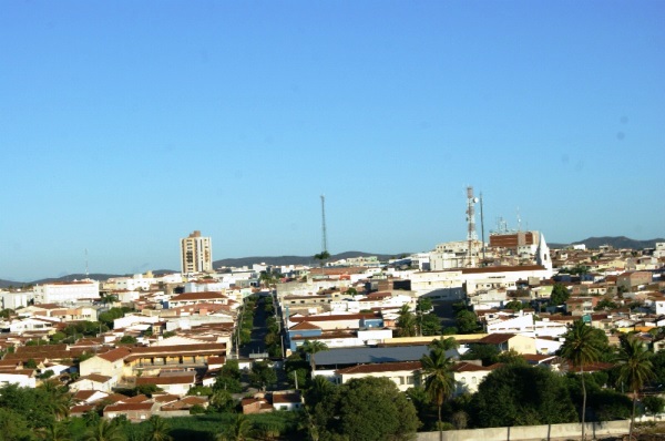 Currais Novos tem cerca de 45 mil habitantes e 32 mil eleitores.