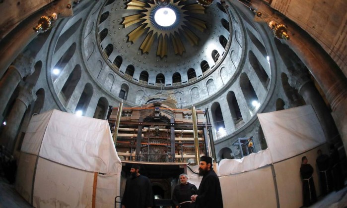 A Edícula da Tumba, na Basílica do Santo Sepulcro, está sendo restaurada 