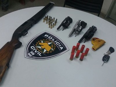 Foram apreendidas armas e munições (Foto: Divulgação/Polícia Civil do RN)