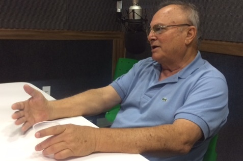 Vilton Cunha durante entrevista na Rádio Currais Novos