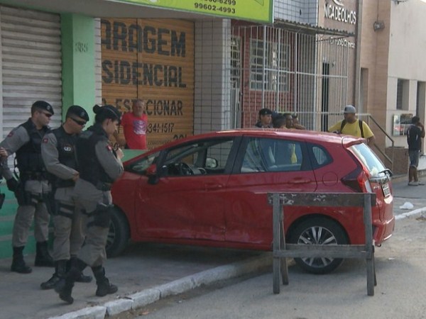 Empresária perdeu controle do carro após ser baleada em Campina Grande.